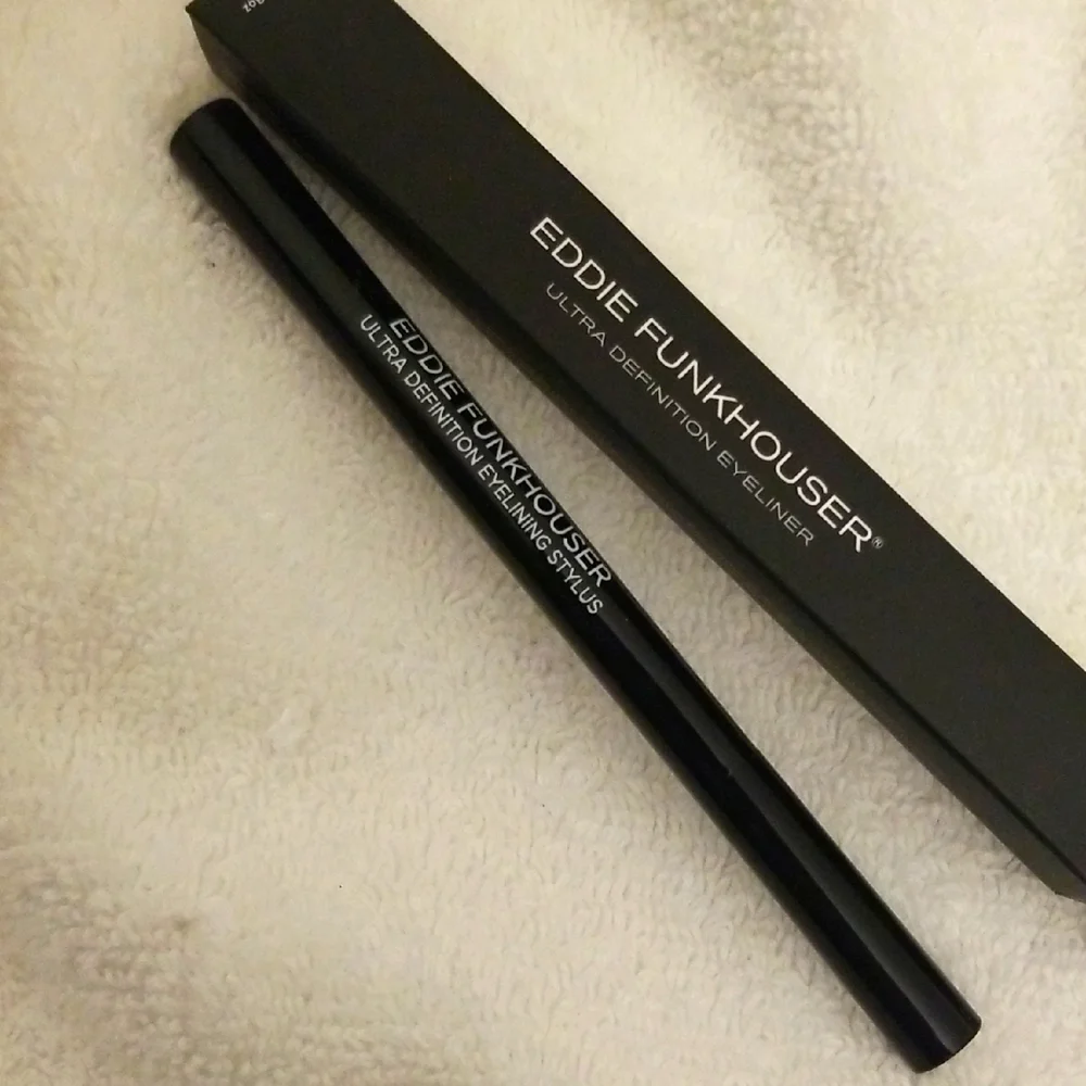 4/25 Bundle Item. Eddi Funkhouser Ultra Definition Eyeliner Black
